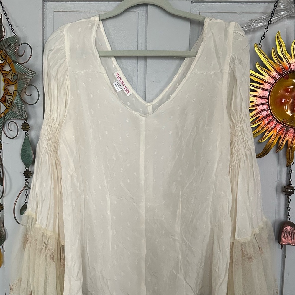 Marrika Nakk Rare princes Fairy Whimsical L XLCream V-Neck Women's Top